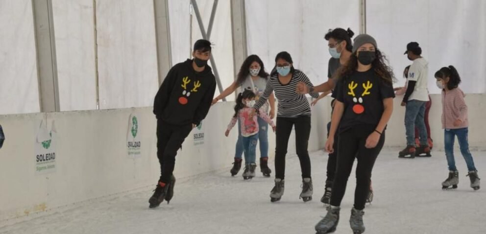 Son más de seis mil las personas que han visitado la pista de patinaje en Soledad pista hielo