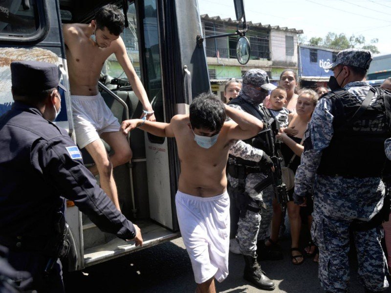 Bukele presume captura de más de 9 mil pandilleros en El Salvador pandilleros salvador