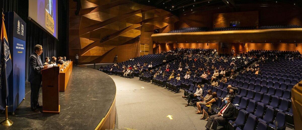 “Docentes, parte esencial en la construcción de la Universidad”: Dr. Alejandro Javier Zermeño Guerra 05-20-2022 ENTREGA DE PRESEA RAFAEL NIETO COMPEAN Panorama1