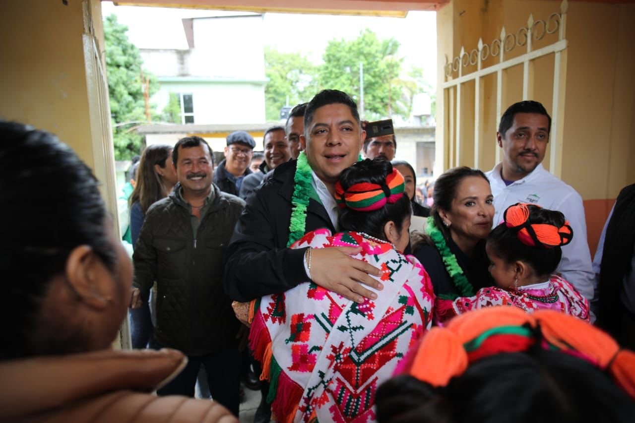 Gobierno del cambio beneficiará a más de 100 mil familias con programa invernal cobertores-1