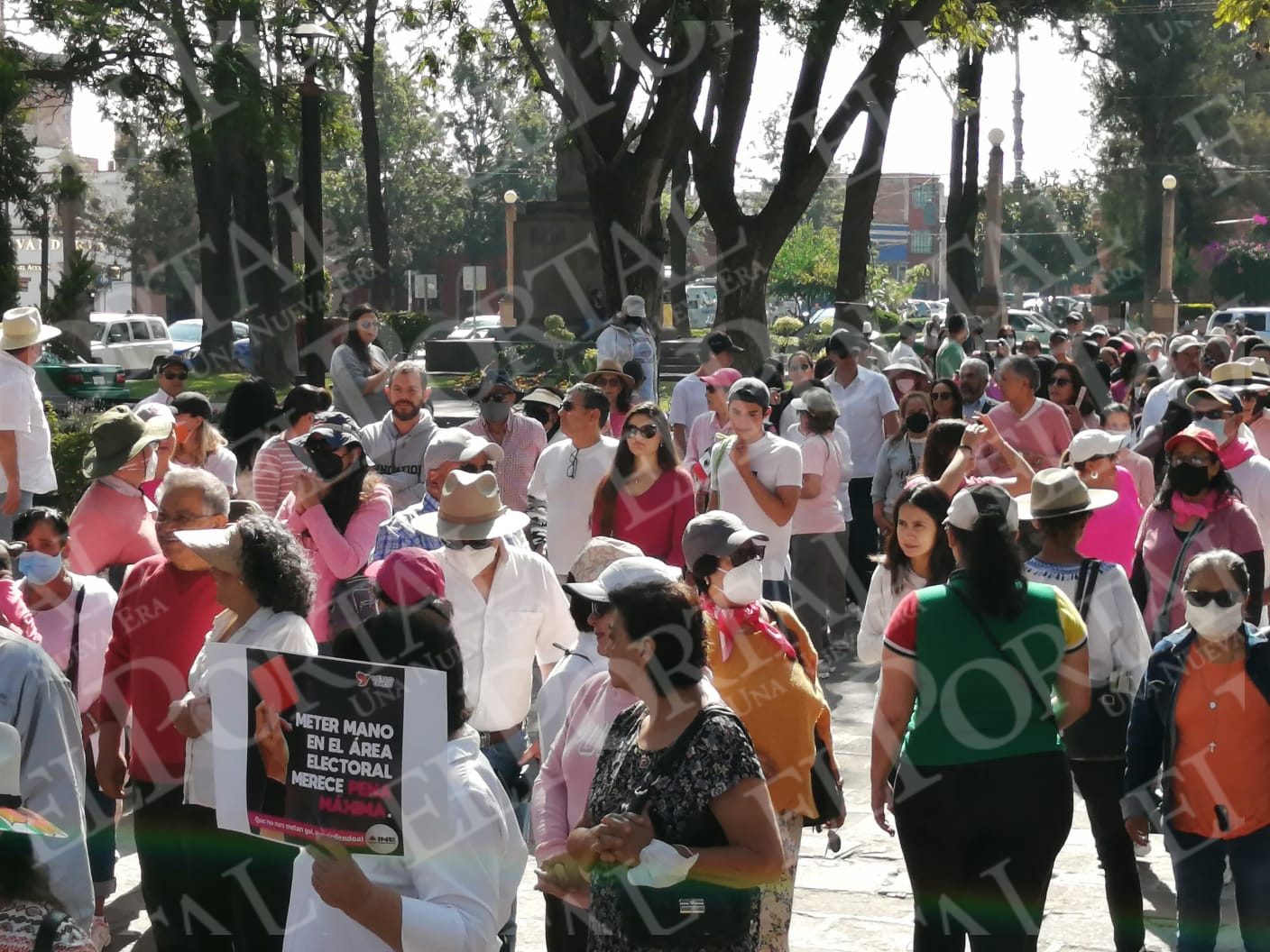 Marcha a favor del INE se extiende de México a Europa