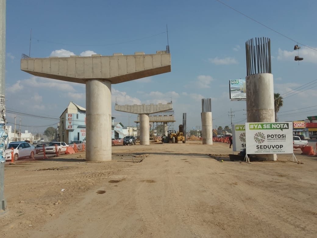 Avanza puente en carretera a Rioverde en cumplimiento al programa de obra: SEDUVOP WhatsApp Image 2023-01-10 at 12.58.12 PM