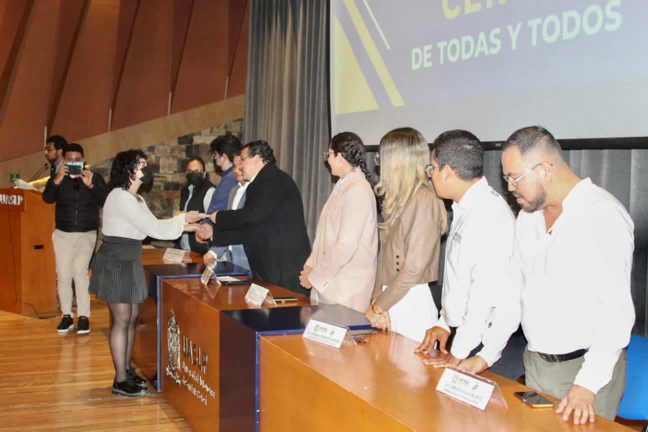 SCT arranca entrega de becas de transporte gratuito en Ciudad Valles WhatsApp Image 2023-01-24 at 2.09.58 PM