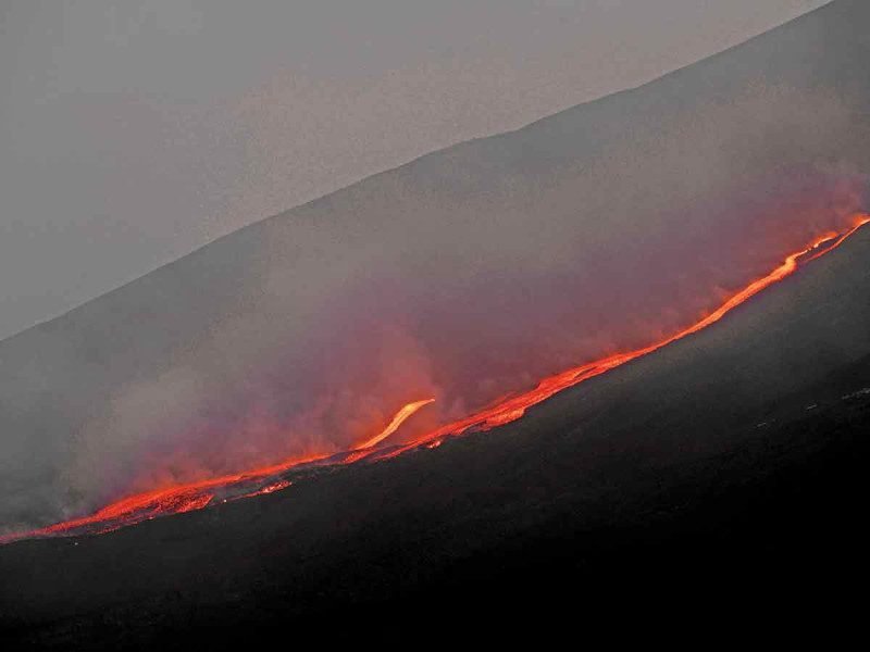 Volcán Etna paraliza aeropuertos en Italia 2952697