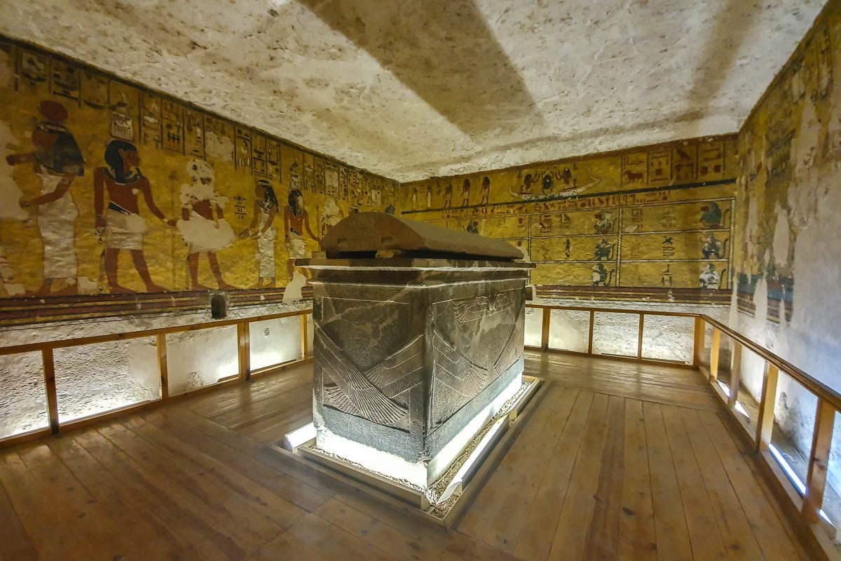 Tumbas intactas del Antiguo Egipto d06-66