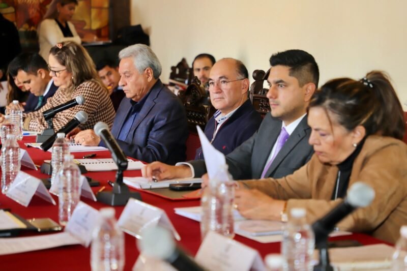 Cabildo Capitalino fortalece la educación, al eliminar cuotas escolares para la inscripción en preparatorias municipales cabildo-1