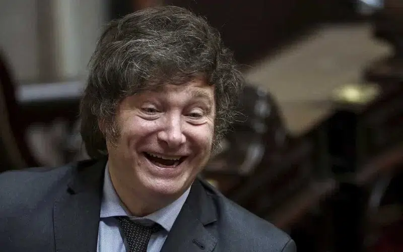 Milei anuncia fin de la universidad gratuita para extranjeros en Argentina milei