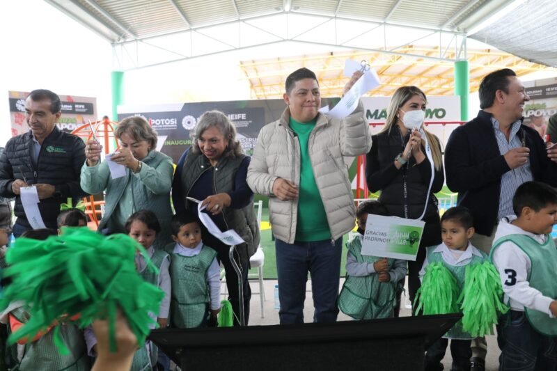 Ricardo Gallardo lleva más apoyo en obras a Soledad por 15 MDP 21bf353e-f7a6-44a0-b1b8-7187bd7a080d