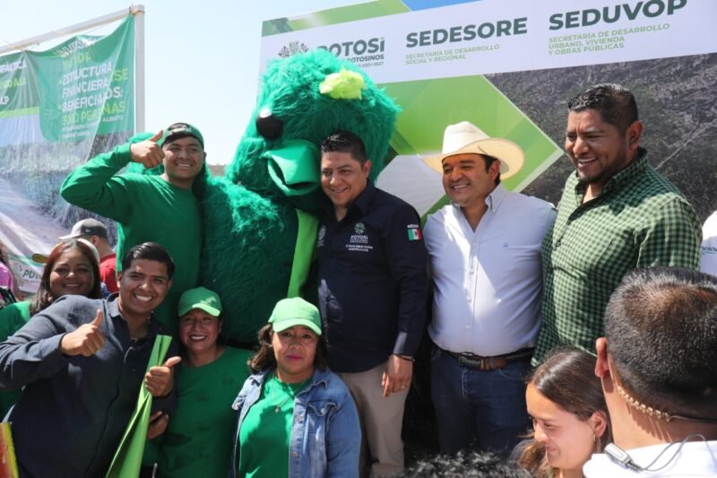 Ricardo Gallardo arranca rehabilitación de camino en Villa de Reyes 6d09325c-fead-4cc7-88b5-78e38efe188e