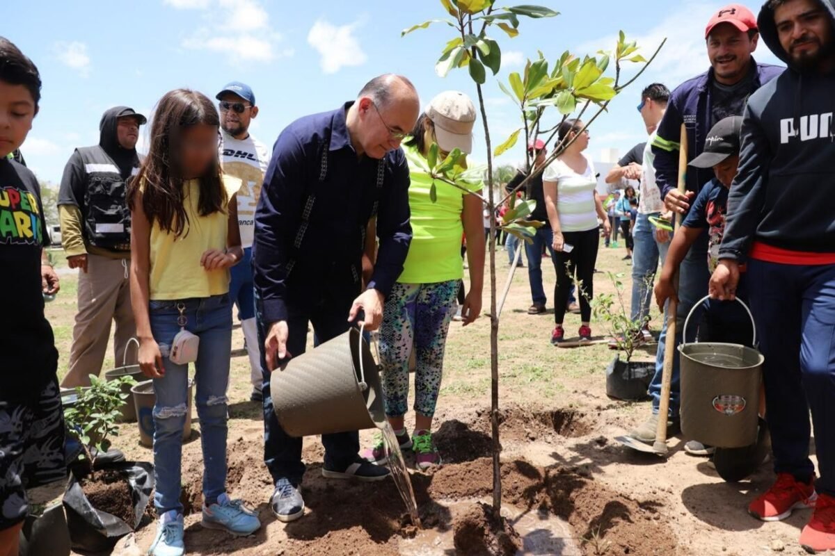 Alcalde Galindo se compromete a la municipalización y regularización de los servicios en Villa Magna