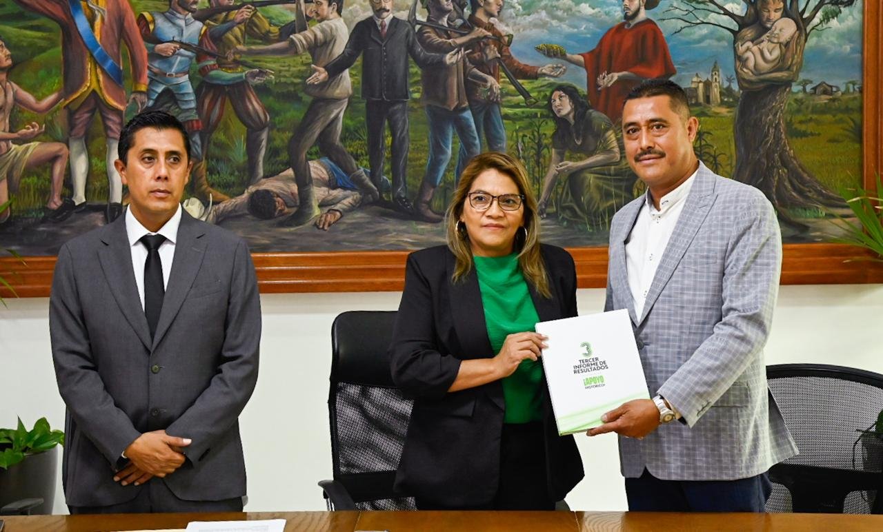 Alcaldesa de Soledad entrega documento de Tercer Informe de resultados a Cabildo soledad