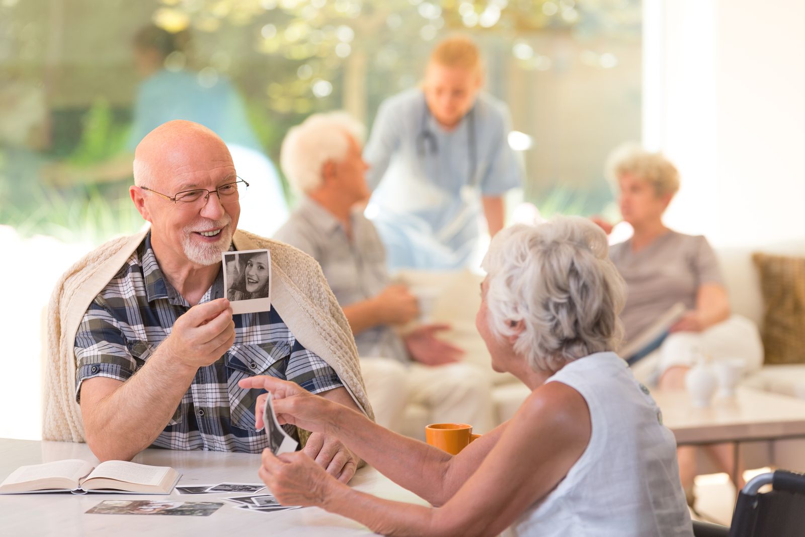 El Alzheimer podría retrasarse hasta 5 años por hablar un segundo idioma