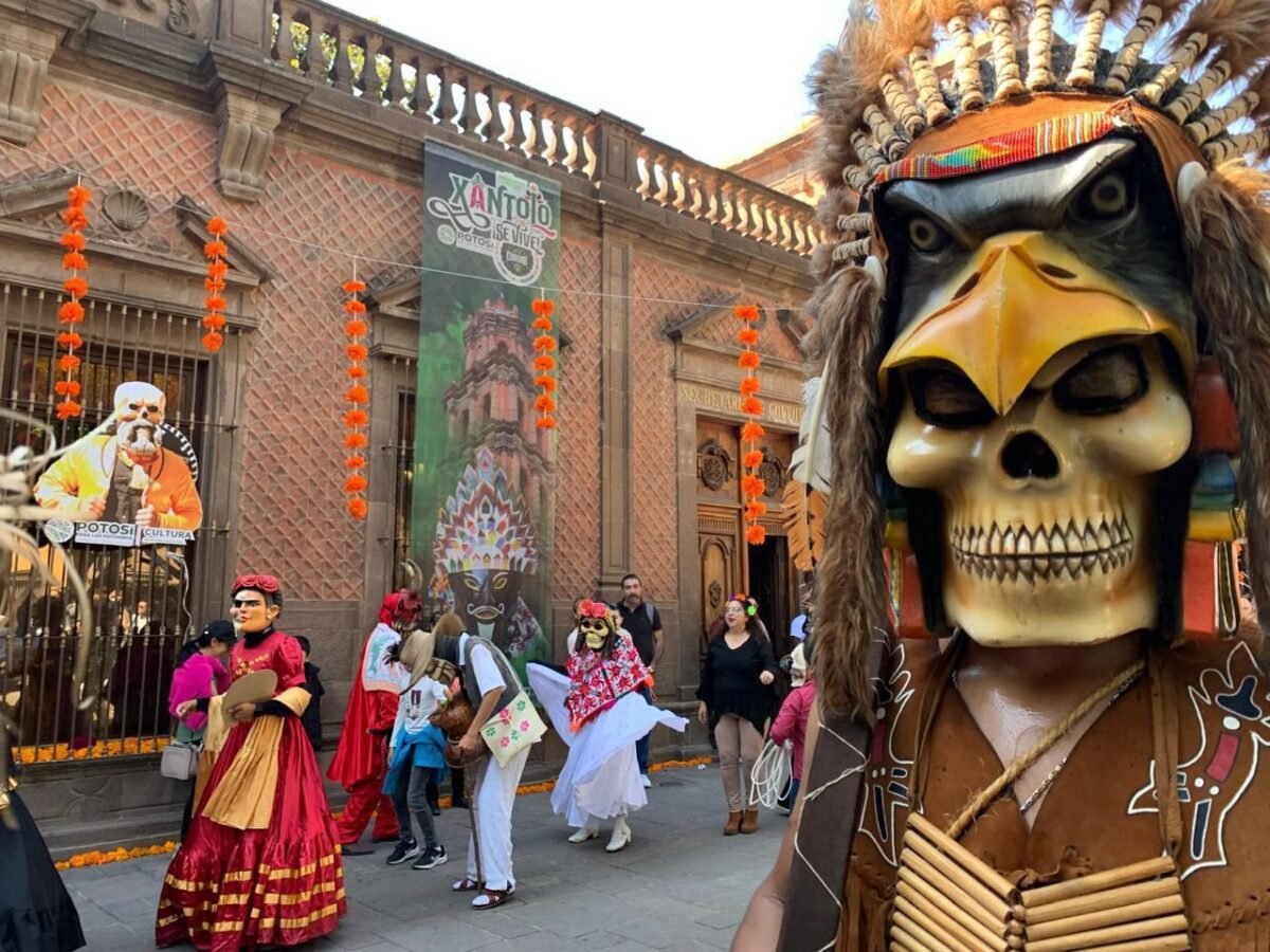 Monumental desfile de Xantolo exhibirá lo mejor de las tradiciones potosinas. Este sábado! xantolo