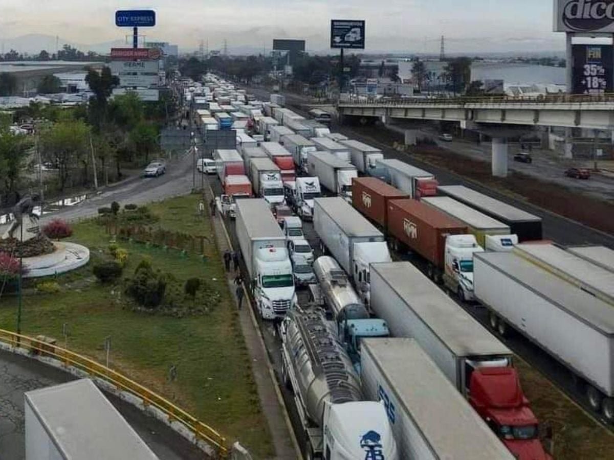 México-Querétaro,Sigue caos hoy con enorme fila de autos México-Querétaro,Sigue caos hoy con enorme fila de autos