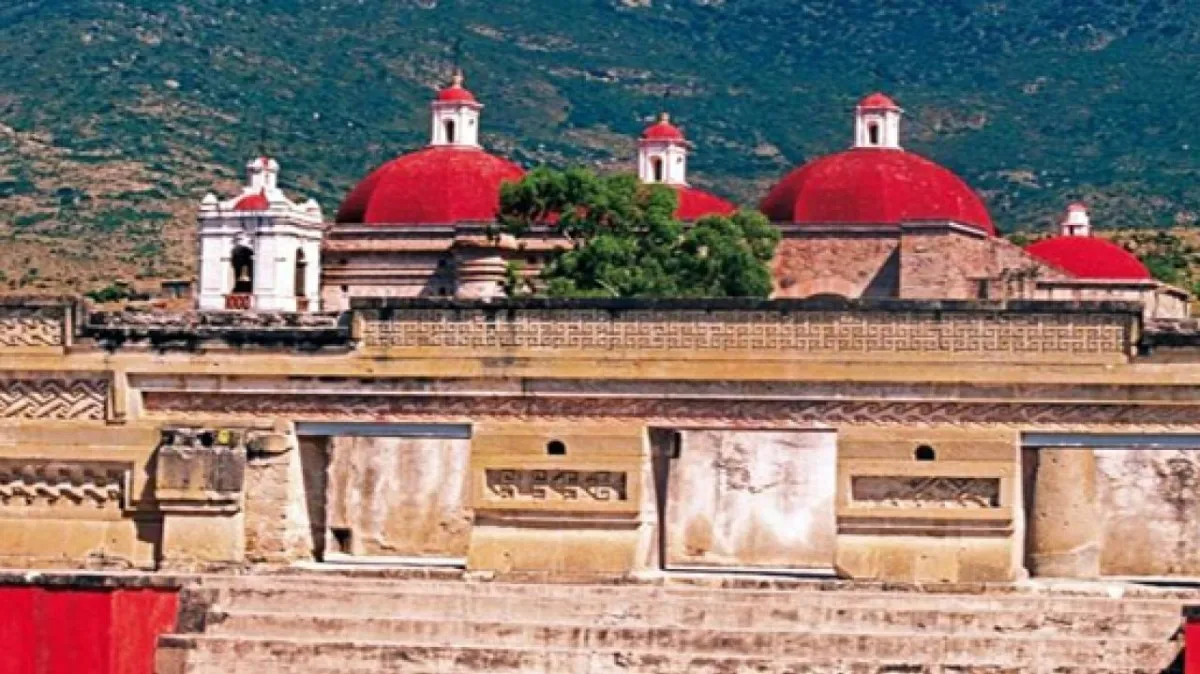 descubren_entrada_al_inframundo_bajo_iglesia_en_mitla_oaxaca.jpg_2039590105