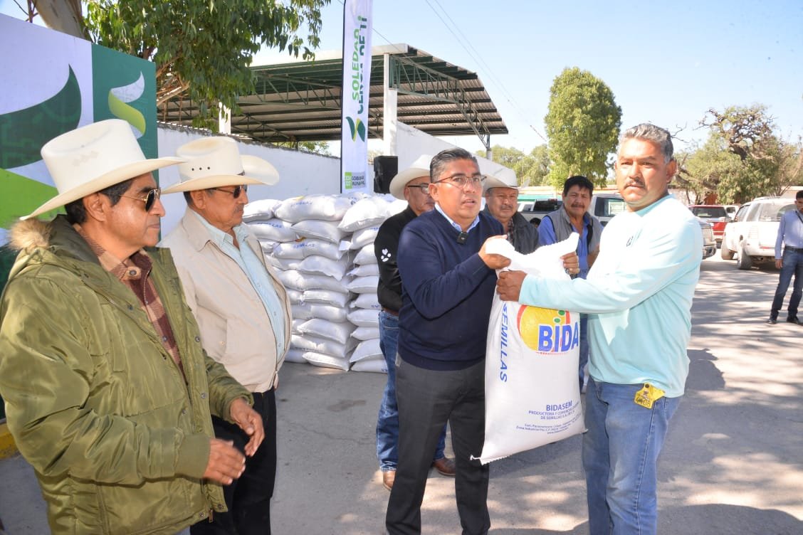 En la Tinaja, Juan Manuel Navarro inicia entrega de apoyos a productores del campo juan manuel navarro productores del campo