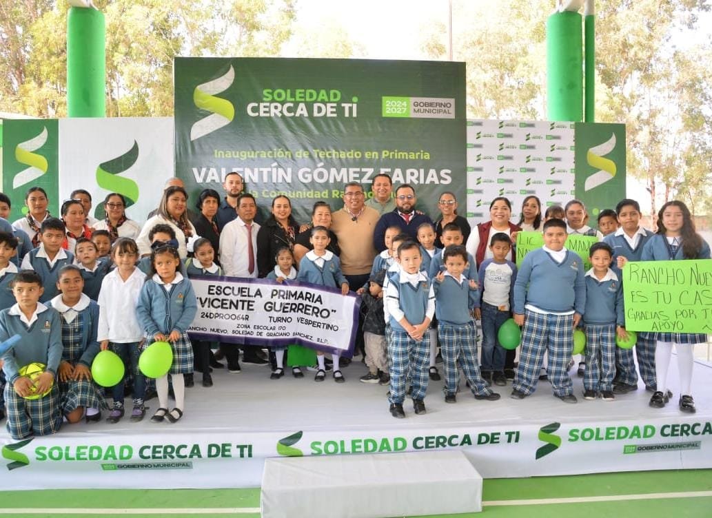 Alcalde Juan Manuel Navarro inaugura techado y anuncia área de comedores en primaria rural techado soledad