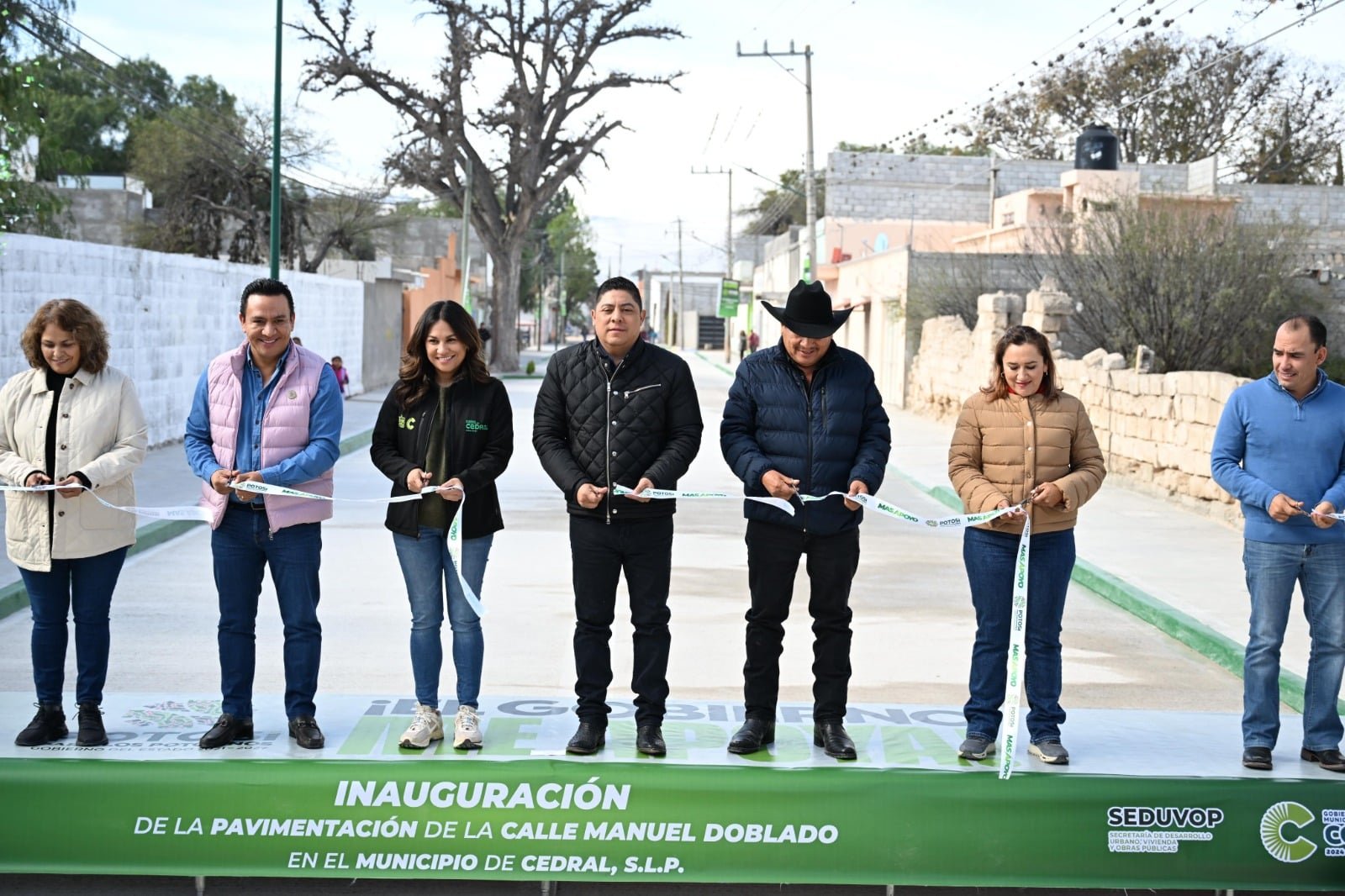 Ricardo Gallardo entrega renovada calle en Cedral gallardo en Cedral entrega pavimentación