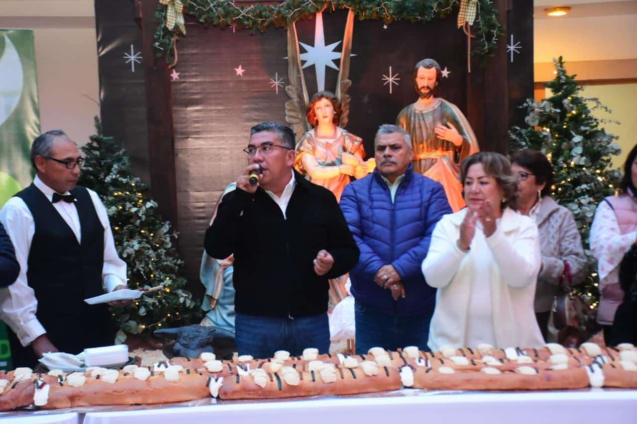 Alcalde Juan Manuel Navarro Muñiz comparte con familias la monumental Rosca de Reyes rosca reyes soledad