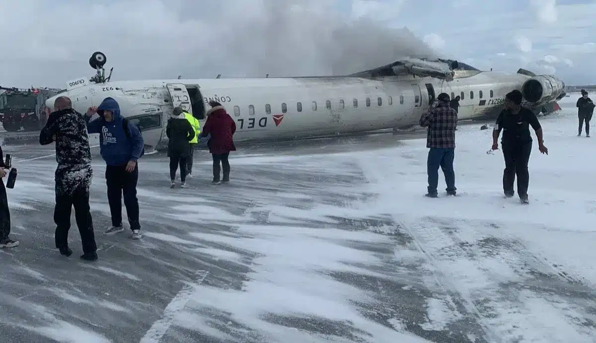 Avión de Delta Air Lines con 80 personas a bordo se estrelló en Toronto Canadá