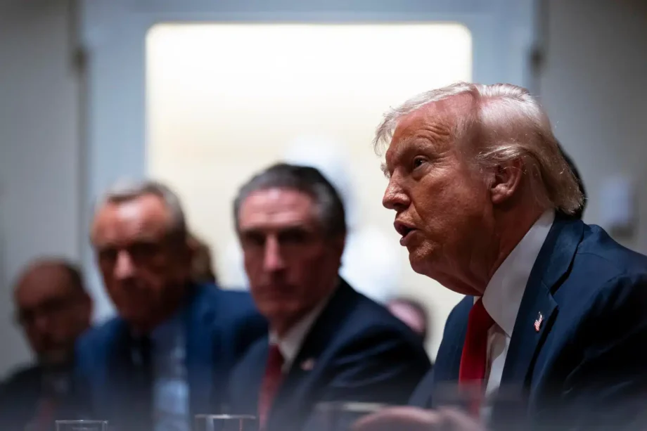 Trump dice que el cuatro de marzo pueden entrar en vigor los aranceles a México y Canadá