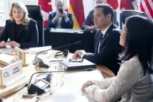 Ministros del G7 se reúnen en Canadá mientras Trump amenaza con más aranceles