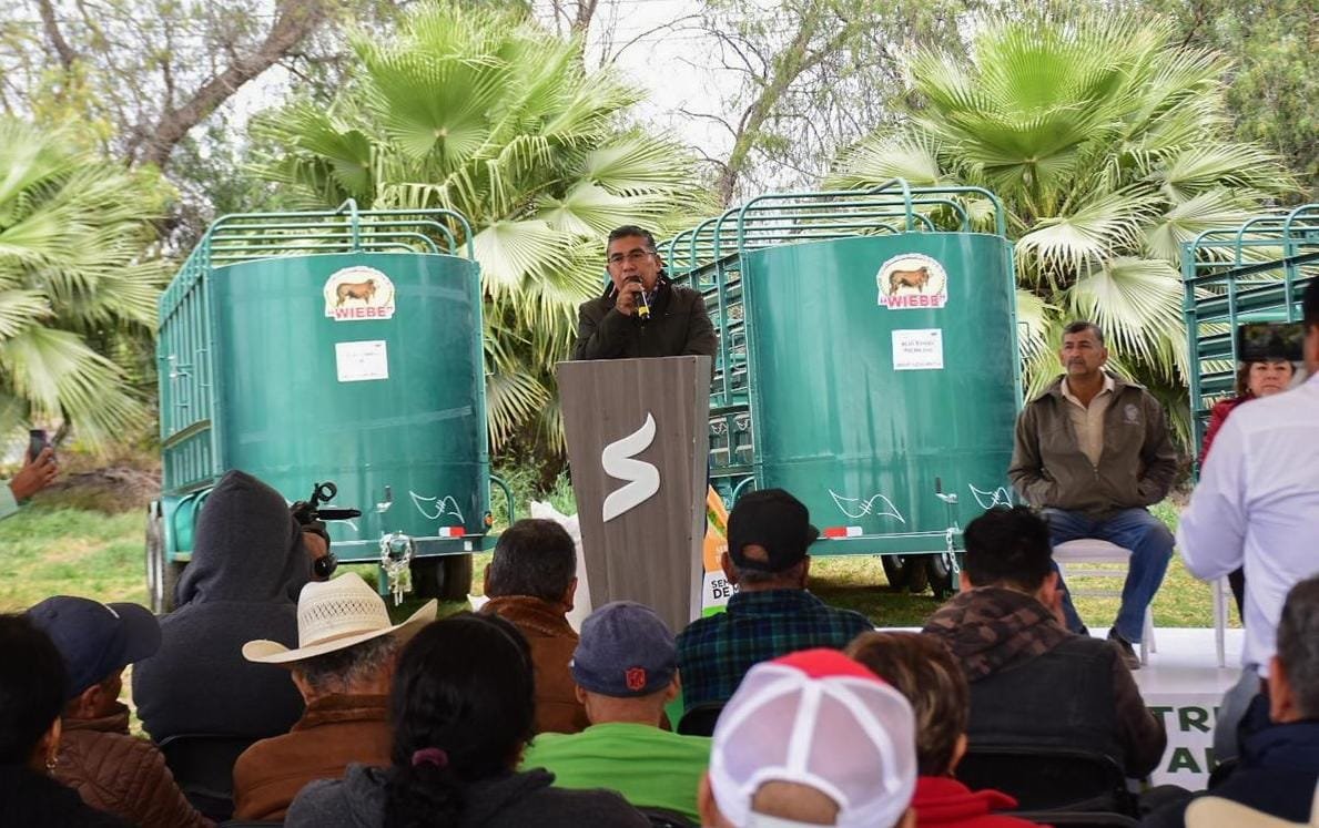 Juan Manuel Navarro entrega más apoyos agrícolas que impulsan la tecnificación del campo soledense juan manuel navarro