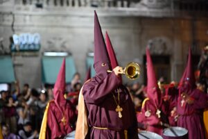 Cientos de personas disfrutaron la Procesión del Silencio 2025 (fotos)