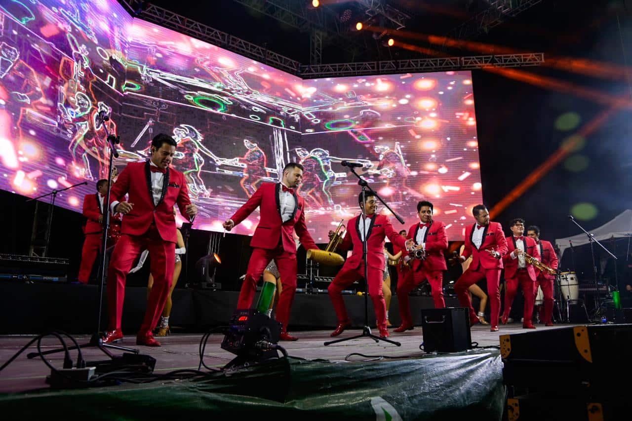 La Sonora Santanera encendió la Feria de la Enchilada con una noche llena de buen ritmo sonora santanera
