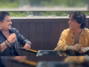 Christian Nodal conoce a su doble; joven desbloqueó el celular del cantante con su rostro