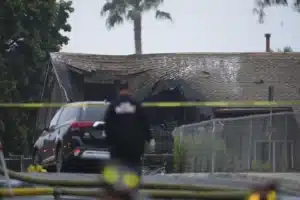 Varios muertos al estrellarse avioneta en vecindario de San Diego
