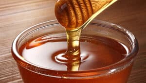 ¿Tiene beneficios consumir miel diariamente?