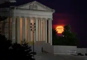 La próxima luna llena será una luna de fresa ¿Cuándo ocurrirá?