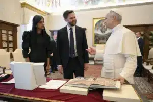 Trump invita al papa León XIV a la Casa Blanca