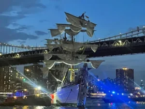 Buque Cuauhtémoc es trasladado al astillero en NY para evaluación y reparación