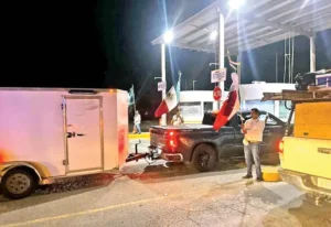 Llega caravana de paisanos; algunos ya no regresarán; entra de Texas a México