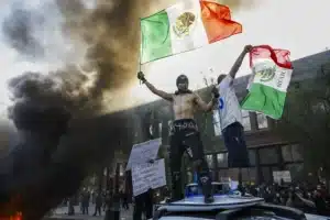 La bandera de México, el símbolo de las protestas en Los Ángeles que molesta a la Casa Blanca