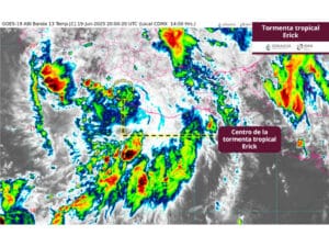 “Erick” debilitado a Tormenta Tropical, toca tierra en Guerrero ( aquí su trayectoria)
