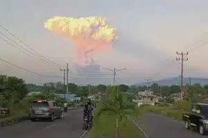Erupción del volcán Lewotobi Laki‑laki en Indonesia