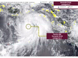 Huracán “Erick” sube a cat. 2 pone en alerta a Oaxaca ante posible impacto inminente