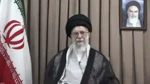Líder supremo de Irán: “No nos rendiremos; cualquier ataque traerá consecuencias irreversibles”