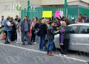 Se manifiestan trabajadores del Hospital Central por adeudos y violaciones laborales