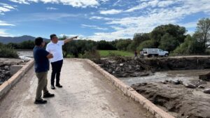Alcalde Juan Manuel Navarro supervisa zona afectada por lluvias en Palma de la Cruz