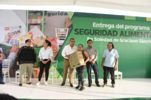 Juan Manuel Navarro entrega “Seguridad Alimentaria” a miles de familias soledenses