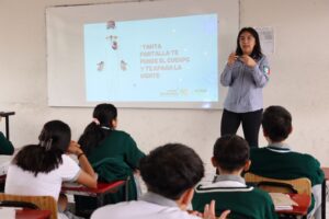 Sensibilizan a estudiantes sobre riesgos por sobreexposición tecnológica