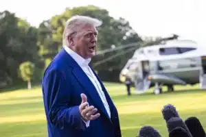 Trump dice “no saben que car**o están haciendo” y los acusó de violar el alto al fuego que anunció anoche