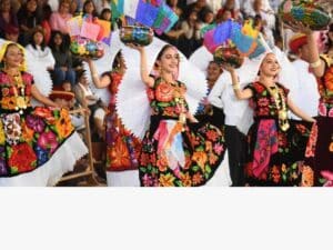 Tradición e inclusión marcan el inicio de la Guelaguetza 2025 en Oaxaca.