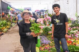 Visitantes a Soledad disfrutan última semana de la feria de las flores 2025