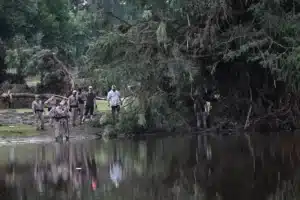 Tragedia en Texas: más de 82 muertos por inundaciones, 27 en campamento “Mystic”