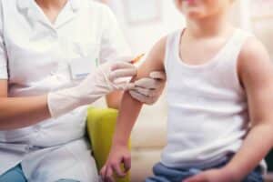 México enfrenta repunte de tos ferina con más de 1,200 casos y aumento en muertes infantiles